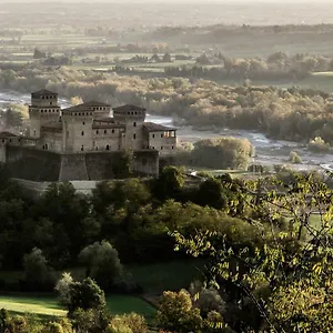 https://la-locanda-del-borgo-torrechiara.emilia-romagnahotels.net