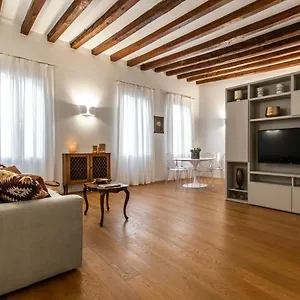 https://ca-delle-acque-deluxe-apartment-rr.hotelinveneto.com